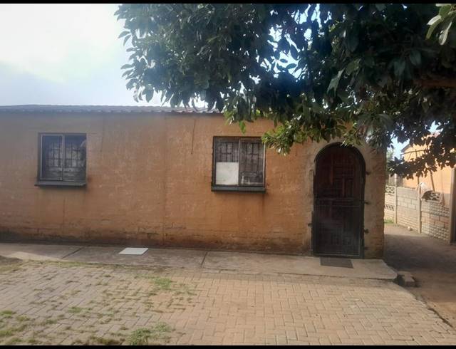 2 BEDROOM HOUSE FOR SALE IN PALM RIDGE EXT 2